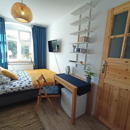 Lemuria Pokoj Z Lazienka Szkolna Legnica Ngoại thất bức ảnh